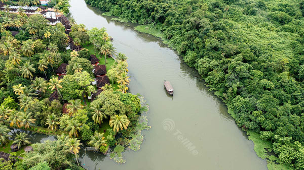 A Serene Boat Ride on Vembanad Lake: Exploring Kumarakom's Scenic Waterways