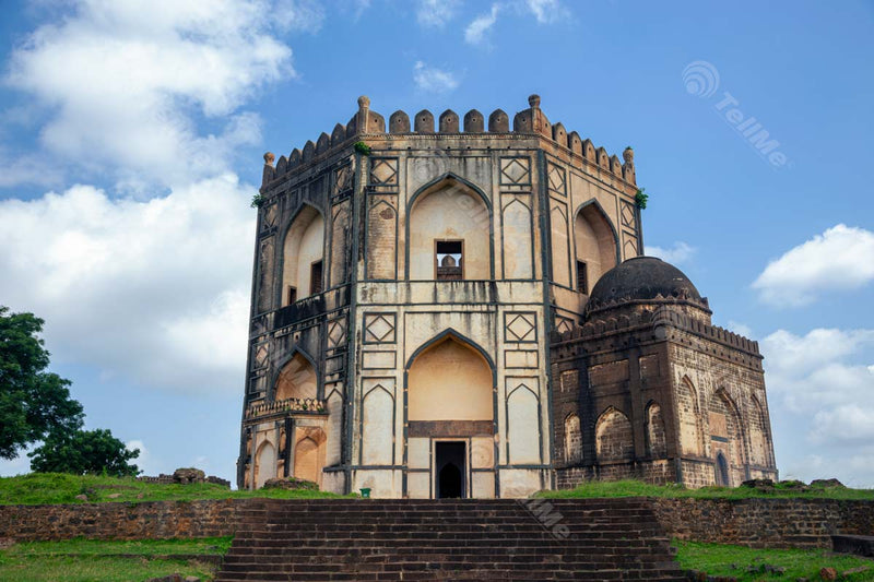Discover the Spiritual Beauty of Hazrat Khalilullah's Tomb in Ashtur, Karnataka - Featuring Islamic Floral Patterns and Stunning Architecture.