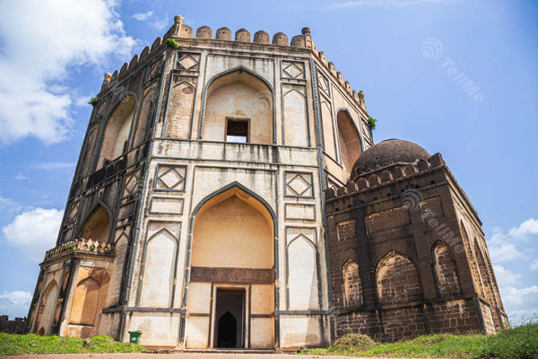 Architectural Splendor: Tomb of Dargah Hazrath Nemat Ullah Shah Kirmani, a Masterpiece in Bidar, Karnataka