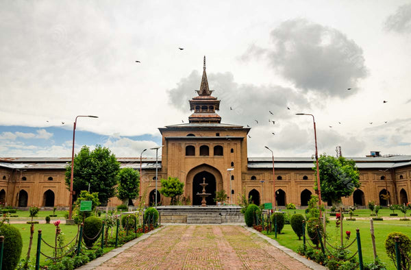 Jamia Masjid: Historic Serenity in Srinagar, Kashmir