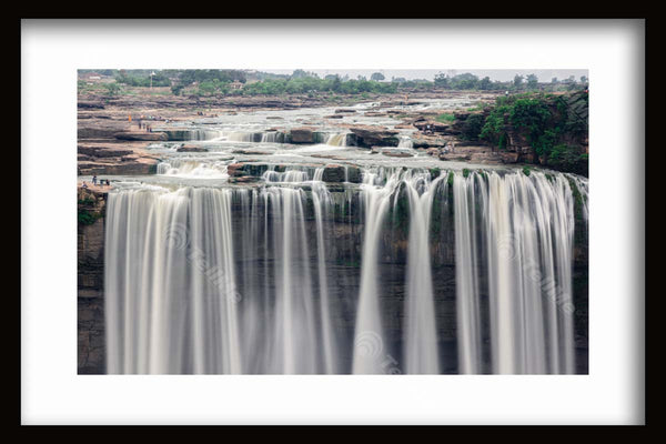 Keoti Waterfall: Magnificence in Madhya Pradesh with Tourists as Tiny Specks